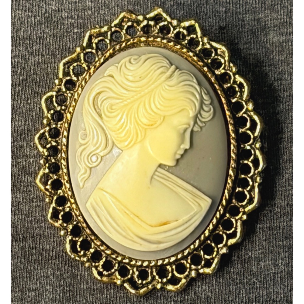 Brooch Pendant Cameo Molded Plastic Cream Gray Vintage Victorian Style 2in